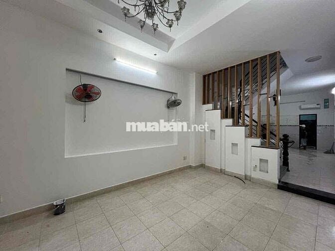 Mặt Bằng Ngay Tân Quy Đông Trung Tâm Quận 7 Có Phòng Ngủ Lại