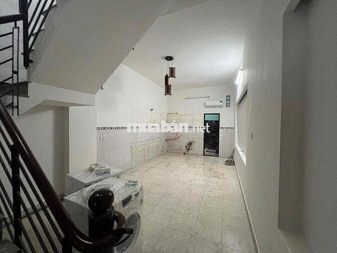 Mặt Bằng Ngay Tân Quy Đông Trung Tâm Quận 7 Có Phòng Ngủ Lại