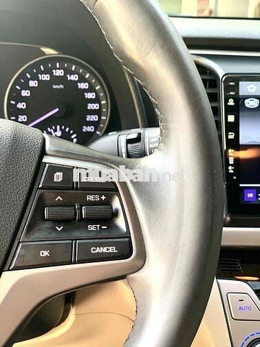 Hyundai Elantra 2019 2.0AT - 100 km
