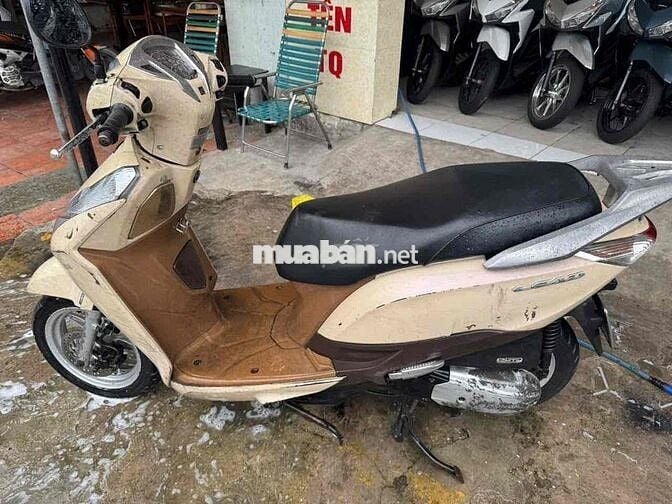 lead 2015 máy êm áo xấu. có lỗi đèn ae về dọn thêm