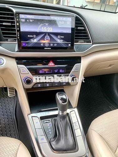 Hyundai Elantra 2019 2.0AT - 100 km
