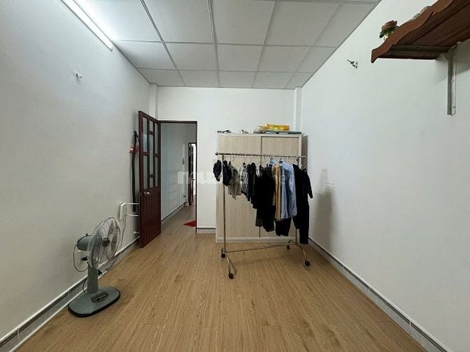 Nhà mặt hẻm xe hơi Nguyễn Tất Thành, Q.4, (66,1m²), chỉ 3,25 tỷ