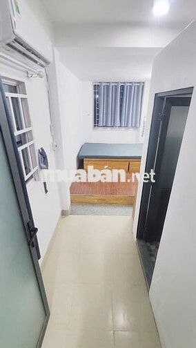 Phòng trọ 18m2+Quận 1+4.5TR+có nội thất+tiện ích,giao thông thuận tiện