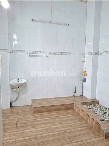 Bán căn nhà cấp 4 ngay Bà Điểm, Hóc Môn giá chỉ 850trieu, sổ hồng riên