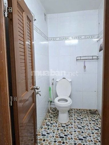 Bán căn nhà cấp 4 ngay Bà Điểm, Hóc Môn giá chỉ 850trieu, sổ hồng riên