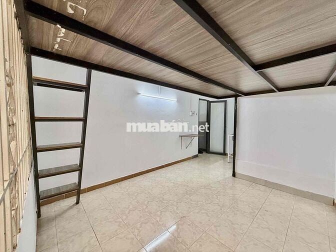 PHÒNG GÁC MÁY LẠNH - CỬA SỔ TRỜI SIÊU THOÁNG