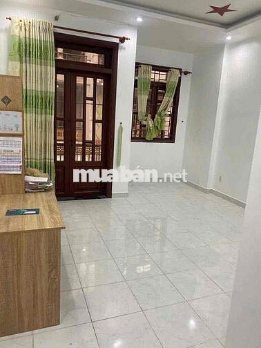 nhà chính chủ cần bán gấp 4,2x17m 3 tầng, hẻm xe hơi đường số 8 BHH B