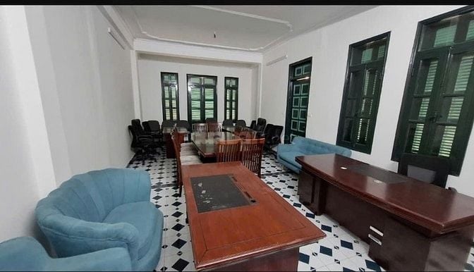 Bán nhà Hoàng Quốc Việt đường vào to như phố, DT 85m2, 5t, mt 5.9m. 