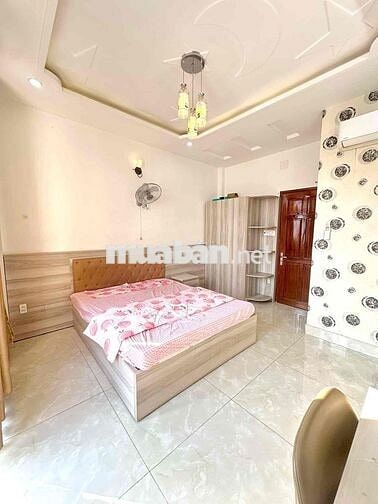 Cho thuê phòng ban công có nội thất