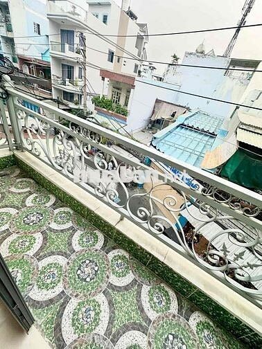 Cho thuê phòng ban công có nội thất