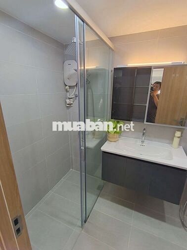 Chung cư hàng xóm Q1, 64m2, 2PN, full nội thất, view landmark, 4.35 tỉ