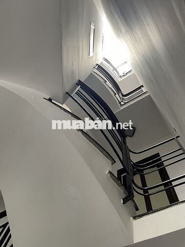 Cho thuê nhà mặt tiền nguyên căn 3 tầng lầu 82,80m2 gồm 6 phòng ngủ