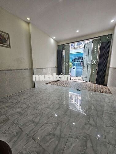 Nhà sạch thoáng gần trường ĐH GTVT, gần pmqt ,2L ,3pn3wc ,đường xe tải