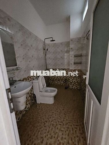 Nhà sạch thoáng gần trường ĐH GTVT, gần pmqt ,2L ,3pn3wc ,đường xe tải