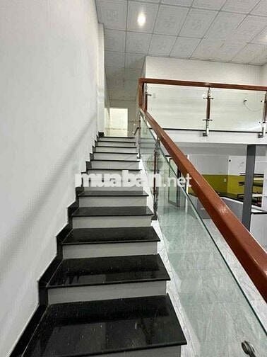 CẦN TIỀN BÁN CĂN NHÀ LIÊN CHIỂU OTO VÀO NHÀ ĐẸP KIÊN CỐ KO NGẬP