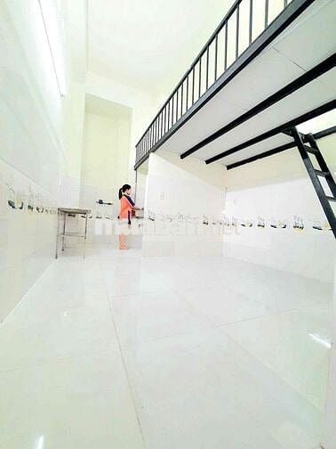 duplex gác cao 2m - 3-4 người ở ngay công viên hoàng van thụ