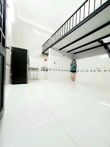 duplex gác cao 2m - 3-4 người ở ngay công viên hoàng van thụ