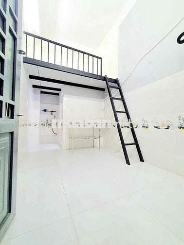 duplex gác cao 2m - 3-4 người ở ngay công viên hoàng van thụ