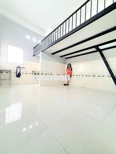 duplex gác cao 2m - 3-4 người ở ngay công viên hoàng van thụ