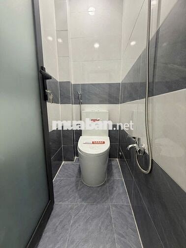 Nhà dt20m2 đúc 1 lầu 2pn 2wc hẻm đường Hoà Bình, Q.Tân Phú
