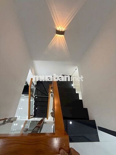 Nhà dt20m2 đúc 1 lầu 2pn 2wc hẻm đường Hoà Bình, Q.Tân Phú