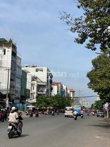 Nhà Mới xây MT Tạ Quang Bửu F4Q8 đt: 4m x 20m,  3 lầu st