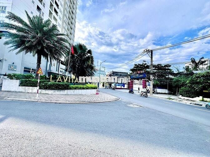 LÔ ĐẤT LỚN ĐI BỘ RA GA METRO 500M_ĐƯỜNG 8M_NHÌN RA MẶT TIỀN_CÓ GPXD