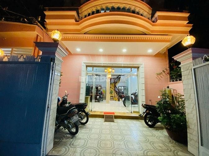 Cho thuê nhà nguyên căn Quận 1, Gần Chợ Bến Thành