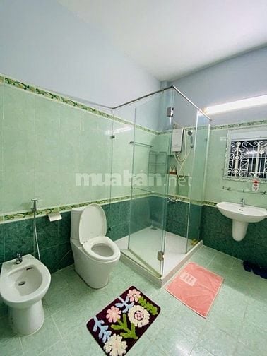 Cho thuê nhà nguyên căn Quận 1, Gần Chợ Bến Thành