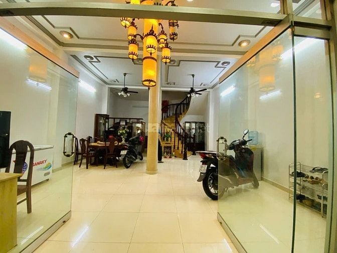 Cho thuê nhà nguyên căn Quận 1, Gần Chợ Bến Thành