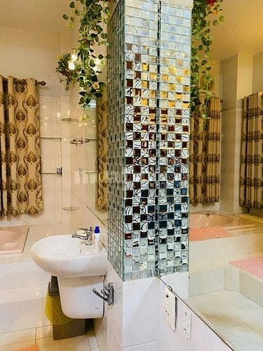 Cho thuê nhà nguyên căn Quận 1, Gần Chợ Bến Thành