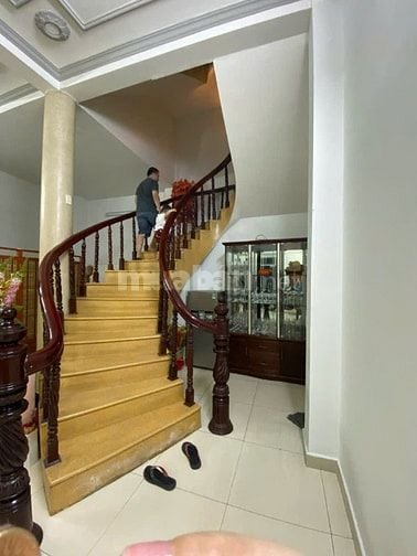 Cho thuê nhà nguyên căn Quận 1, Gần Chợ Bến Thành