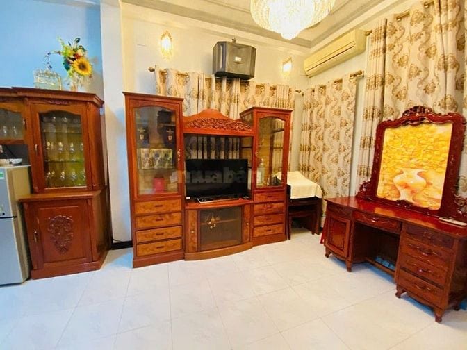 Cho thuê nhà nguyên căn Quận 1, Gần Chợ Bến Thành