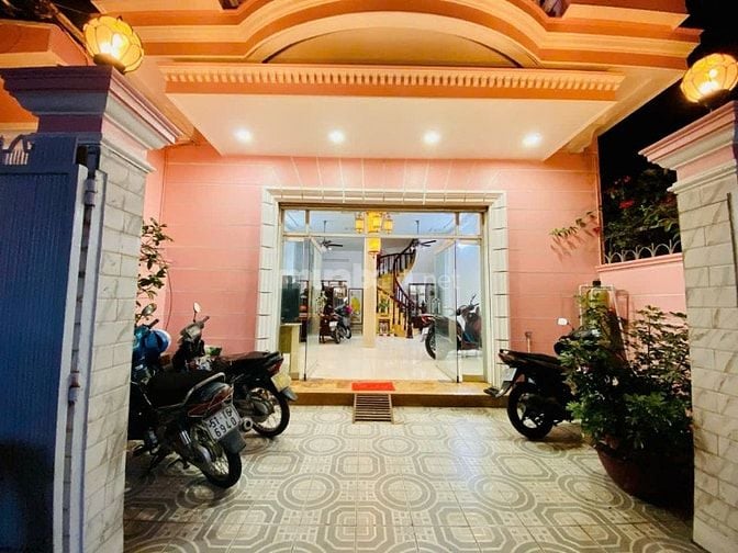 Cho thuê nhà nguyên căn Quận 1, Gần Chợ Bến Thành