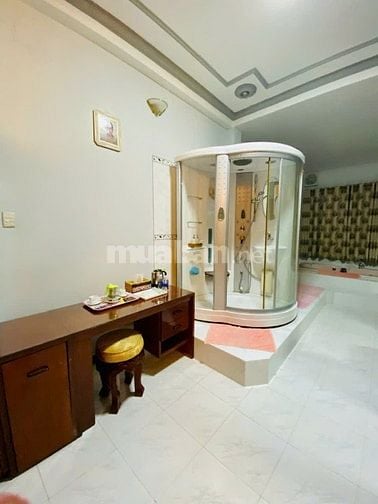 Cho thuê nhà nguyên căn Quận 1, Gần Chợ Bến Thành