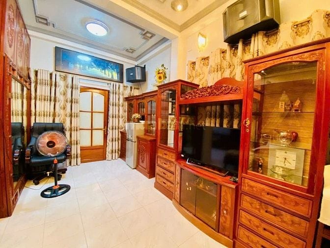 Cho thuê nhà nguyên căn Quận 1, Gần Chợ Bến Thành