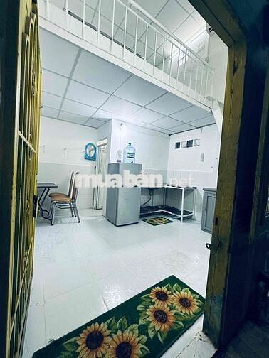 an ninh.ngay trệt,gác đúc cao,máy lạnh tủ lạnh,hem 886 xvnt chinh chu