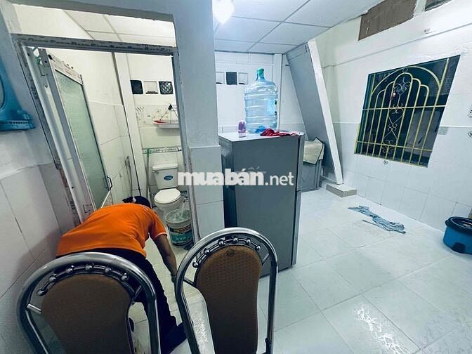 an ninh.ngay trệt,gác đúc cao,máy lạnh tủ lạnh,hem 886 xvnt chinh chu