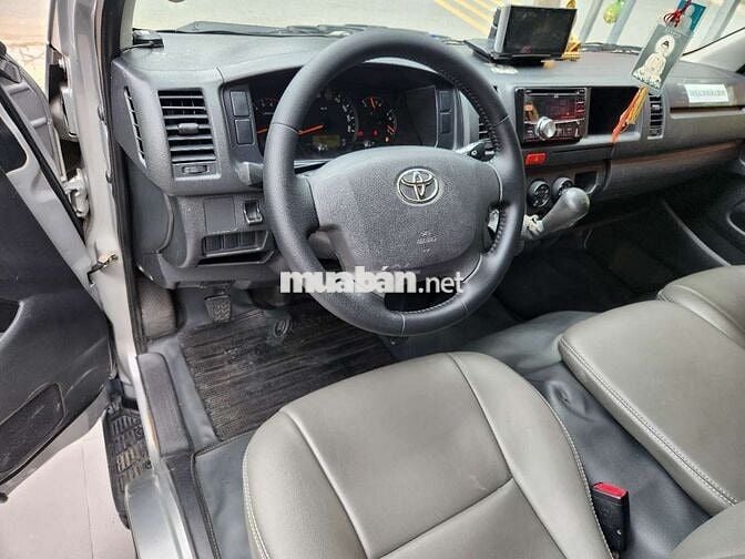 Toyota Hiace 2014 tải Van 3N/940kg xe đẹp mới