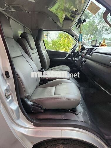 Toyota Hiace 2014 tải Van 3N/940kg xe đẹp mới