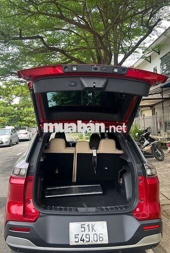 Ô tô điện VinFast VF e34 màu đỏ 5 chỗ