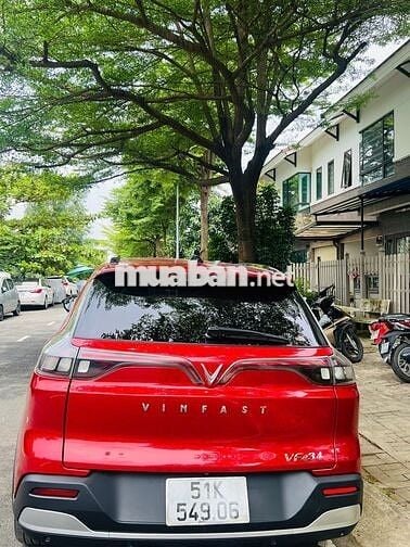 Ô tô điện VinFast VF e34 màu đỏ 5 chỗ