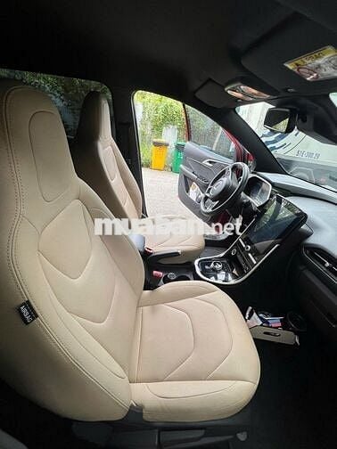 Ô tô điện VinFast VF e34 màu đỏ 5 chỗ