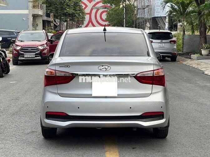 Hyundai i10 đời 2020 màu bạc số tự động