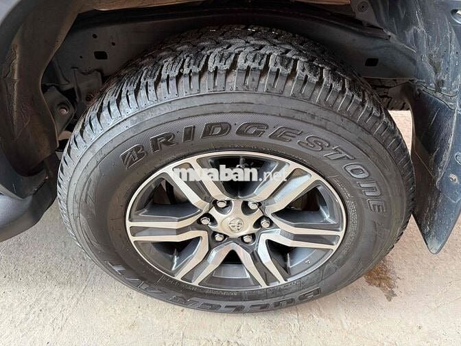 Toyota Fortuner 2024 2.4 AT 4x2 - 40000 km một chủ