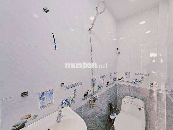 Nhà mặt tiền hẻm Nguyễn Văn Công, 28m, mới vào ở ngay