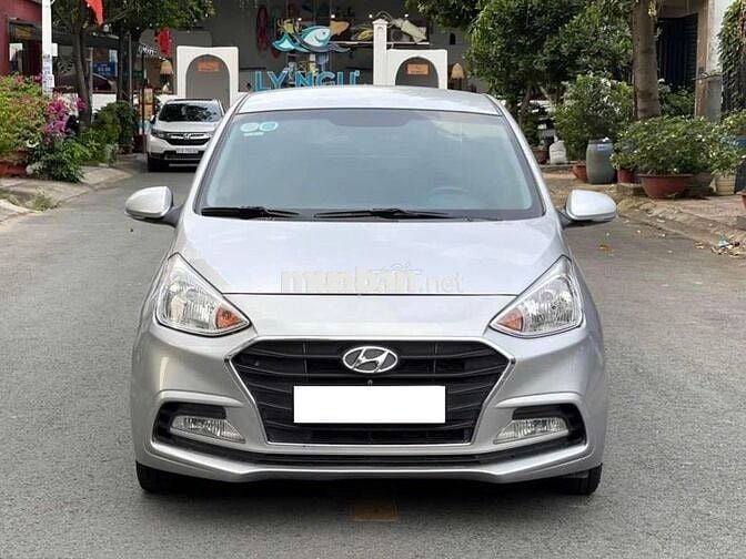 Hyundai i10 đời 2020 màu bạc số tự động