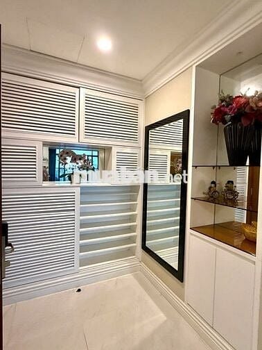 Cho Thuê Căn 4PN Vinhomes Decor Đẹp - View Sông - 2 Ban Công Thoáng