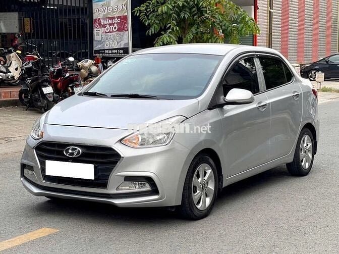 Hyundai i10 đời 2020 màu bạc số tự động