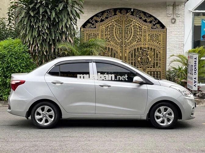 Hyundai i10 đời 2020 màu bạc số tự động